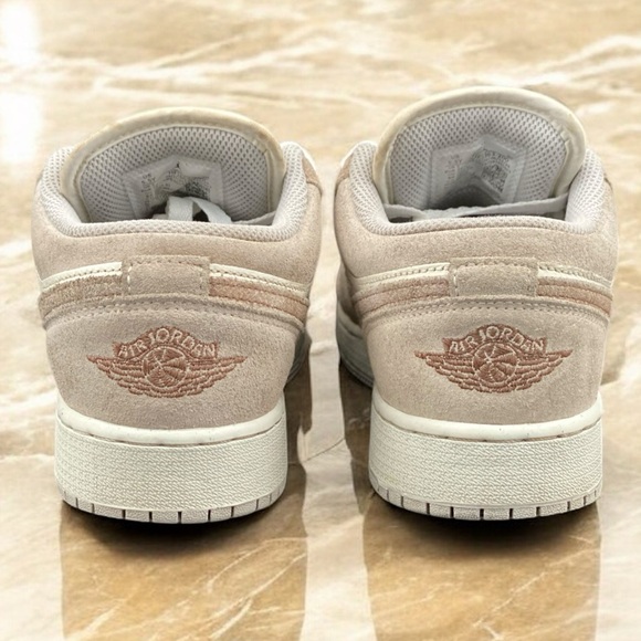 Air Jordan 1 Low SE Light Taupe Sail Brown Sneakers Women’s 7 Premium Suede - Picture 4 of 11